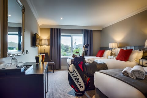 Triple Room | In-room safe, iron/ironing board, free WiFi, bed sheets