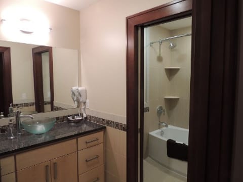 Luxury Suite, Private Bathroom, City View (The Ontario)