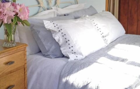 Egyptian cotton sheets, premium bedding, down comforters, pillowtop beds