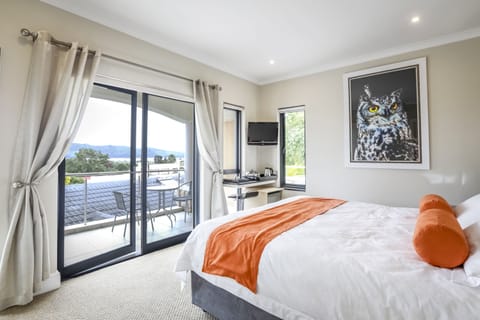 Luxury Double Room, 1 Queen Bed, Balcony, Lakeside | 1 bedroom, Select Comfort beds, in-room safe, individually decorated