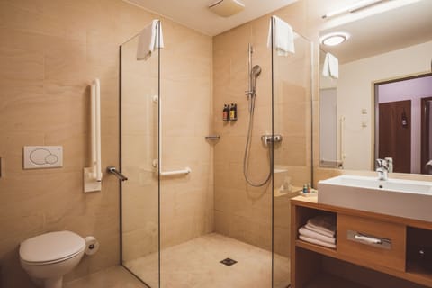 Superior Double Room (Lake View, German Twin Beds) | Bathroom | Hair dryer, slippers, towels, soap