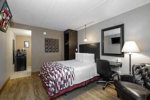 Deluxe Room, 1 Queen Bed (Smoke Free, UPPER Floor, Stairs Only) | Desk, laptop workspace, iron/ironing board, rollaway beds