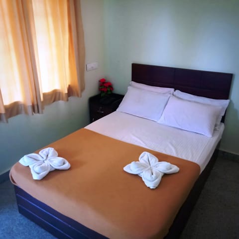 Basic Double Room, 1 Double Bed, Garden View | In-room safe, desk, rollaway beds, bed sheets