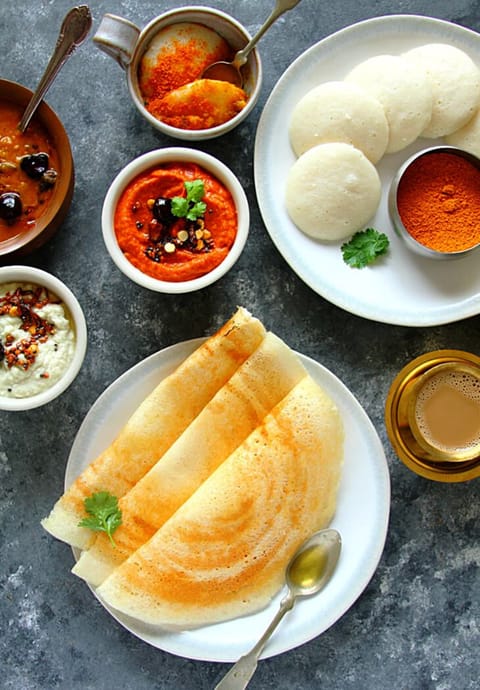 Daily cooked-to-order breakfast (INR 200 per person)