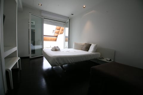 Double Room, Balcony | Minibar, desk, blackout drapes, free WiFi