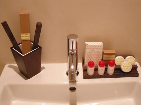 Standard Double Room | Bathroom | Shower, hair dryer, bidet, towels