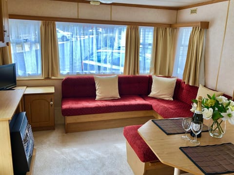 Open plan living/dining room