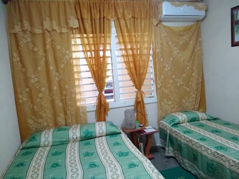 Comfort Triple Room, Multiple Beds | Minibar, iron/ironing board, WiFi, bed sheets