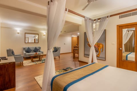 Luxury Suite | Premium bedding, memory foam beds, in-room safe, blackout drapes