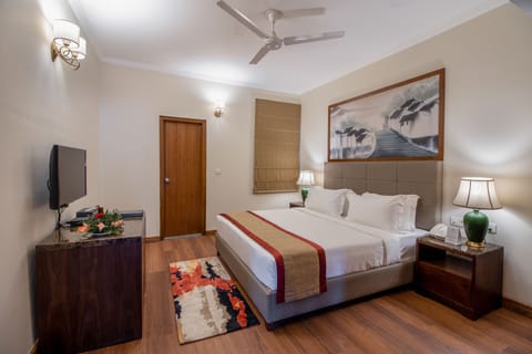 Boulevard Room | Premium bedding, memory foam beds, in-room safe, blackout drapes