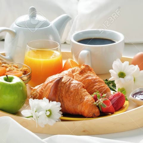 Daily cooked-to-order breakfast (EUR 10 per person)