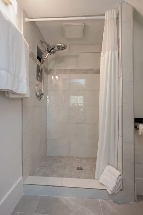 Captain Crocker | Bathroom | Shower, hydromassage showerhead, designer toiletries, hair dryer