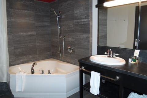 Suite Soho, 2 grands lits | Jetted tub