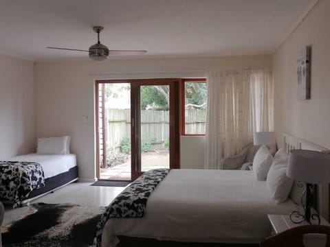 King unit self-catering | Premium bedding, down comforters, Select Comfort beds, in-room safe