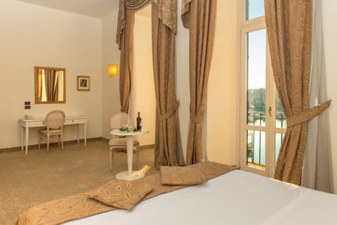 Deluxe Double or Twin Room, Sea View | Minibar, in-room safe, desk, free WiFi