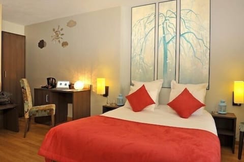 Double Room | Hypo-allergenic bedding, in-room safe, desk, blackout drapes