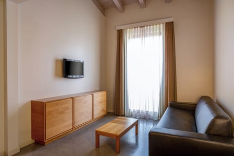 Exclusive Suite, Hot Tub | Living area | Flat-screen TV
