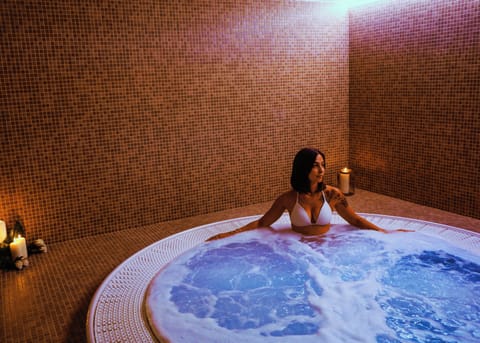 Couples treatment rooms, sauna, hot tub, steam room, Turkish bath