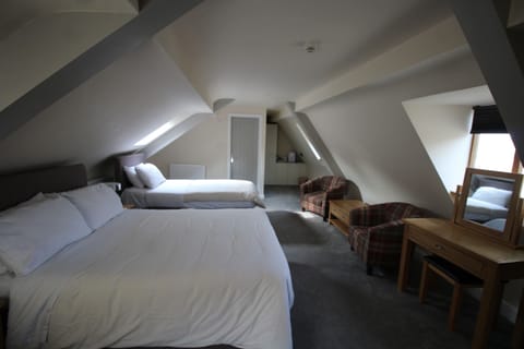 Suite, Ensuite (Fromehall)