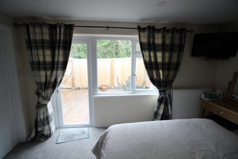 Superior Double Room, Ensuite (Meadow) | WiFi