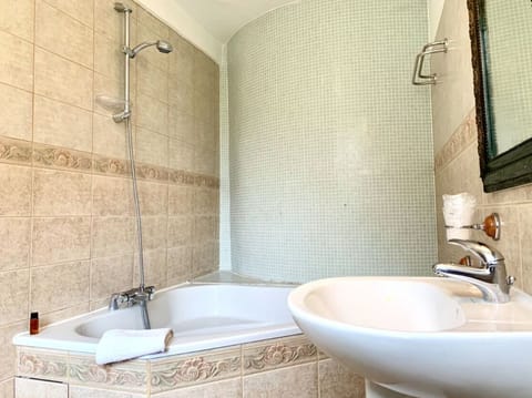 Basic Room | Bathroom | Bathrobes