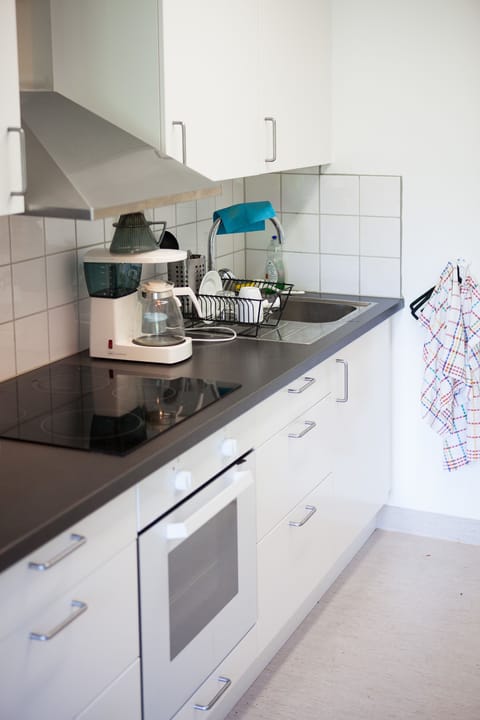 Family Room | Shared kitchen | Fridge, microwave