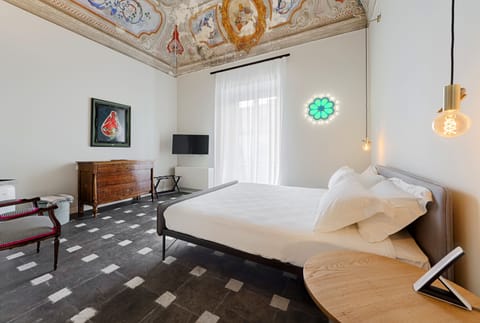 Executive Double Room (Duomo view) | Premium bedding, minibar, in-room safe, individually decorated