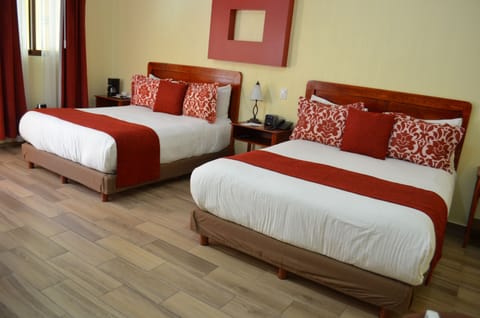 Habitacion Doble Junior | Laptop workspace, blackout drapes, iron/ironing board, free WiFi