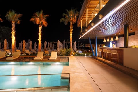 Poolside bar