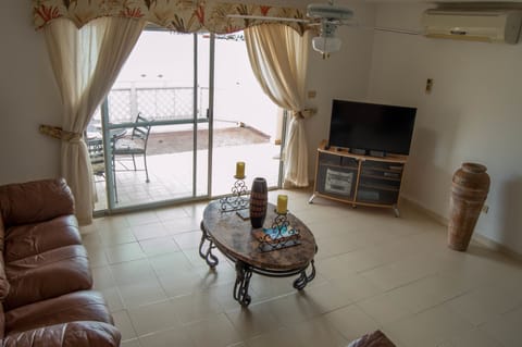 Condo, 2 Bedrooms, Ocean View | Living area