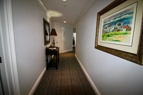 Entryway with storage closet and washer/dryer