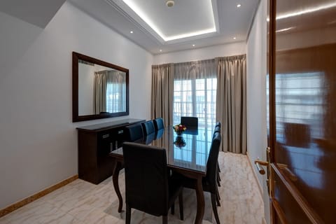 Villa, 4 Bedrooms | In-room dining