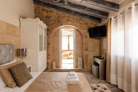 Deluxe Double Room, Air conditioning, Mountain View | Premium bedding, cribs/infant beds, free WiFi, bed sheets