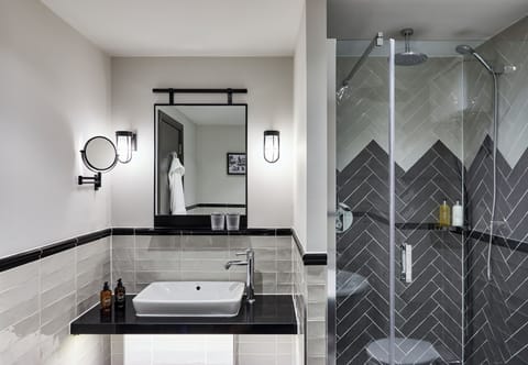 Standard Room, 2 Twin Beds | Bathroom | Shower, rainfall showerhead, eco-friendly toiletries, hair dryer