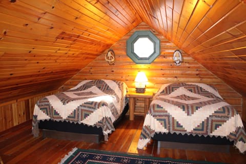 One Bedroom Cabin (6 person) | 1 bedroom, individually decorated, individually furnished