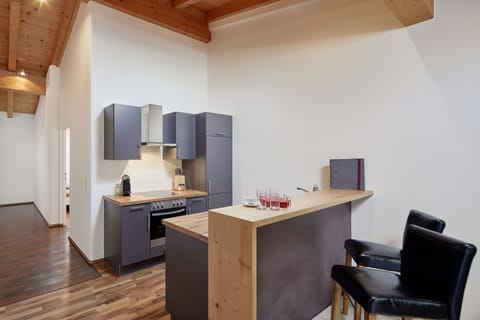 Junior-Apartment, 1 Schlafzimmer, Balkon (incl. 140 EUR cleaning fee) | Living area | 38-inch flat-screen TV with cable channels, LCD TV, heated floors