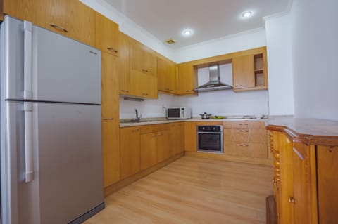 Deluxe Apartment, 2 Bedrooms, Lake View (508P) | Private kitchen | Fridge, microwave, stovetop, electric kettle