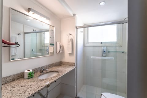 Family Quadruple Room | Bathroom | Shower, free toiletries, hair dryer, bidet