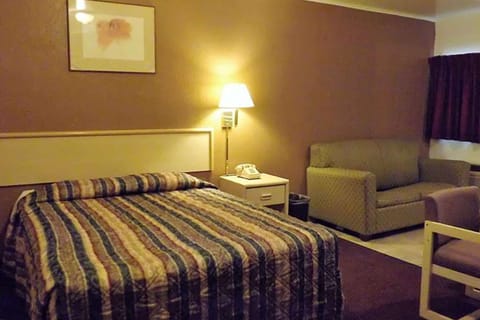 Room, 1 Queen Bed, Non Smoking | Desk, iron/ironing board, free cribs/infant beds, free WiFi