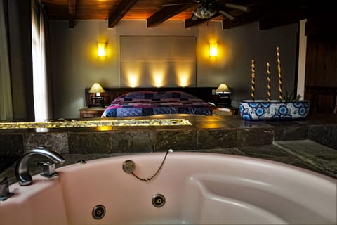 Junior Room | Private spa tub