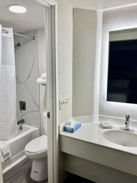 Bathtub, free toiletries, hair dryer, towels