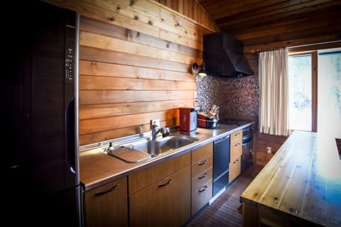 Chalet | Private kitchenette | Full-size fridge, microwave, oven, stovetop