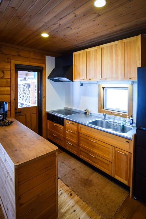 3 Bedrooms, Log House | Private kitchenette | Fridge, microwave, stovetop, coffee/tea maker