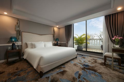 O'Presidential Suite Lake View | Egyptian cotton sheets, premium bedding, pillowtop beds, in-room safe