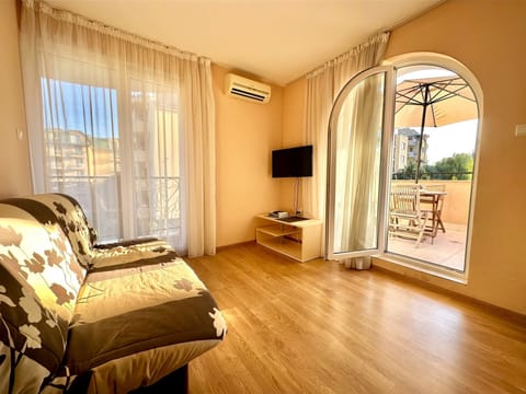 Apartment, 1 Bedroom | Living room | 30-cm flat-screen TV with cable channels, TV