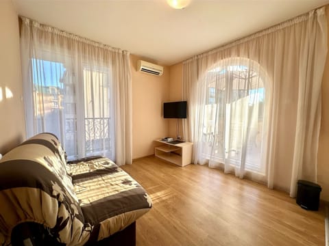 Apartment, 1 Bedroom | Living room | 30-cm flat-screen TV with cable channels, TV