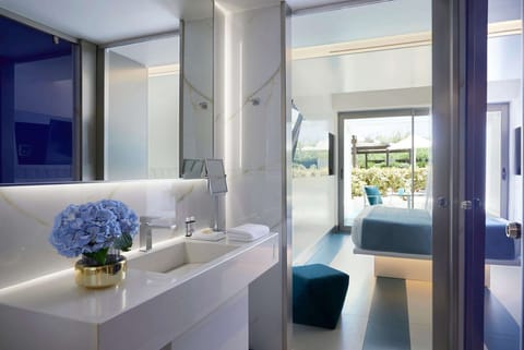 Silver Triple Open Plan Land View | Bathroom | Designer toiletries, hair dryer, bathrobes, slippers