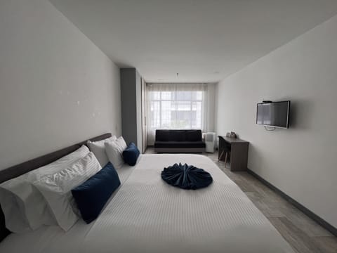 Executive Room, 1 Double Bed | In-room safe, desk, blackout drapes, iron/ironing board