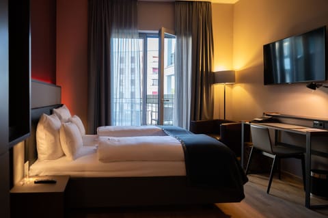 1 bedroom, hypo-allergenic bedding, minibar, in-room safe