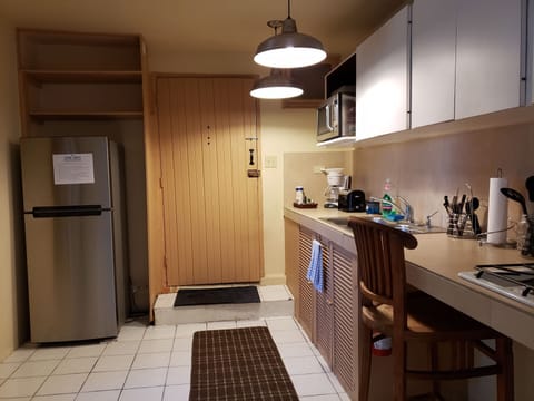 Deluxe Apartment, 1 Queen Bed with Sofa bed, Harbor View, Slope side, Apt#2 | Private kitchen | Full-size fridge, microwave, oven, stovetop